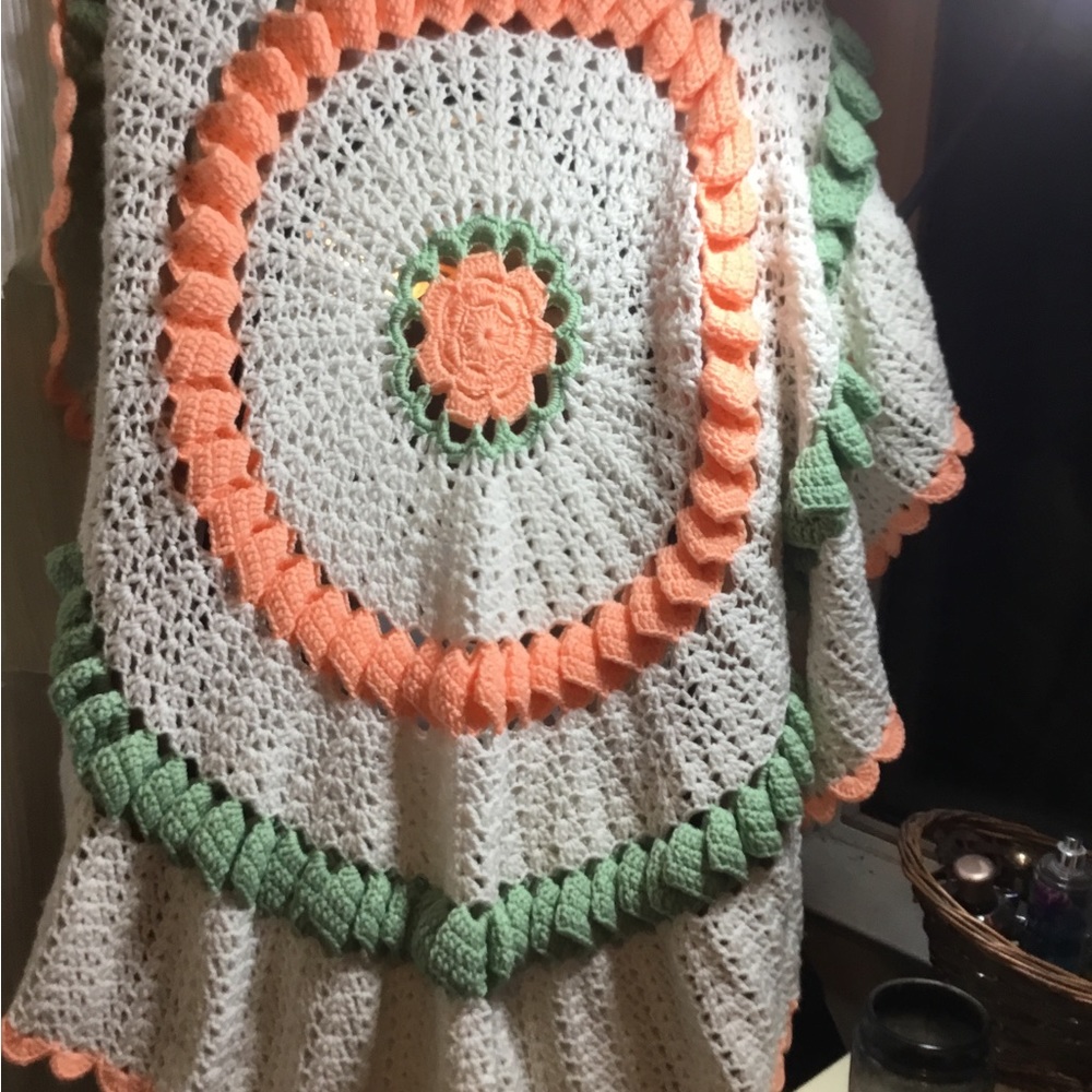 New hand crocheted round blanket